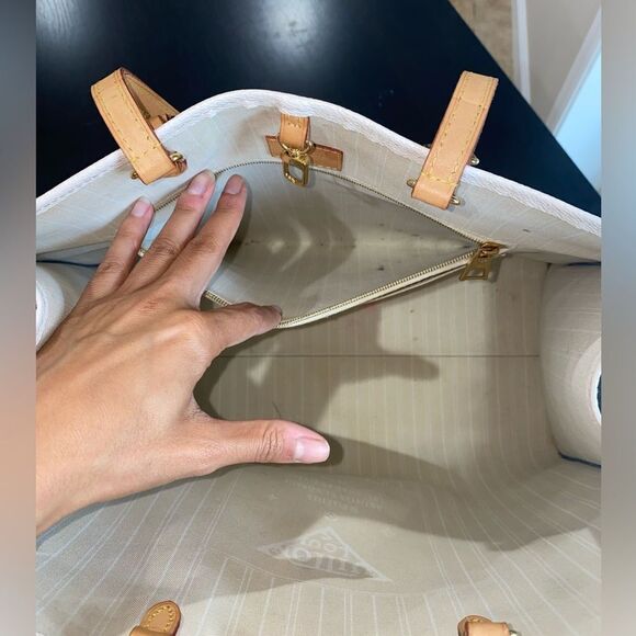 LOUIS VUITTON Monogram Giant By The Pool Onthego GM Blue - Picture 10 of 16